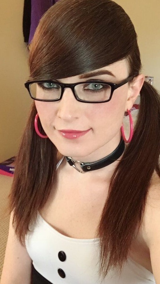 Is that a tranny in glasses ?