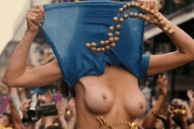 11 Awesome Titty Flashers from Mardi Gras