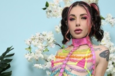 Hookup Hotshot Breaks In Jersey Girl Next Door Brenna McKenna